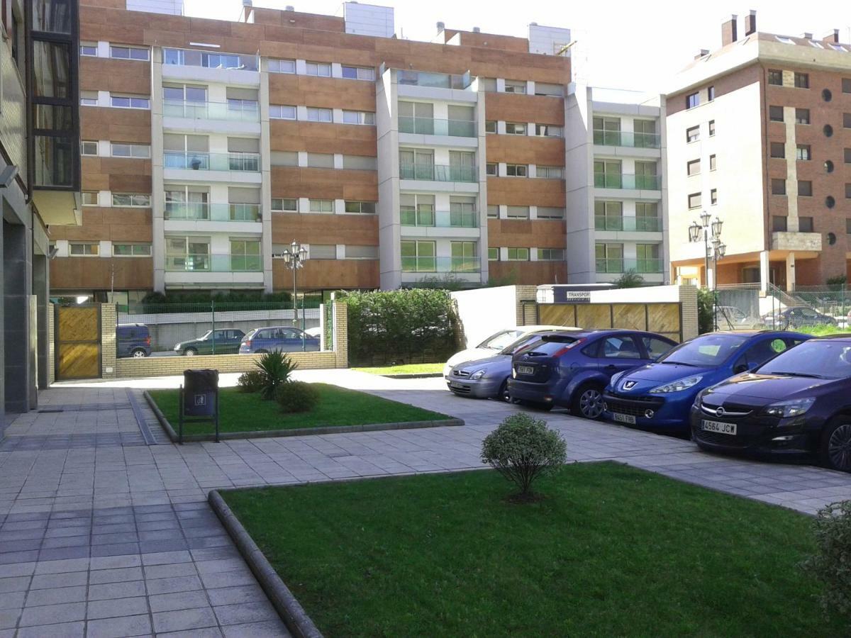 Torre De La Fuente Aprtovistas Piscina Parking Lägenhet Oviedo Exteriör bild